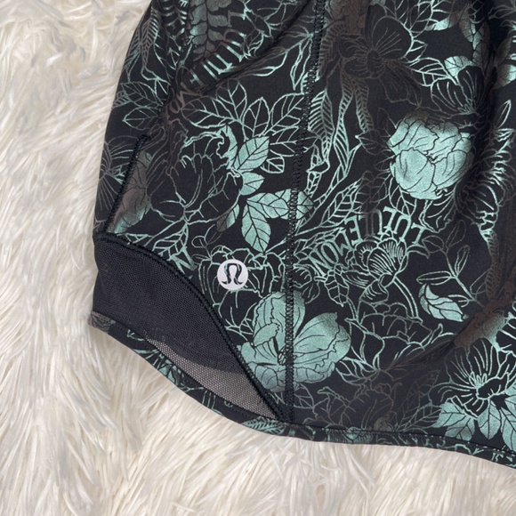 RARE Lululemon shorts - Picture 4 of 4